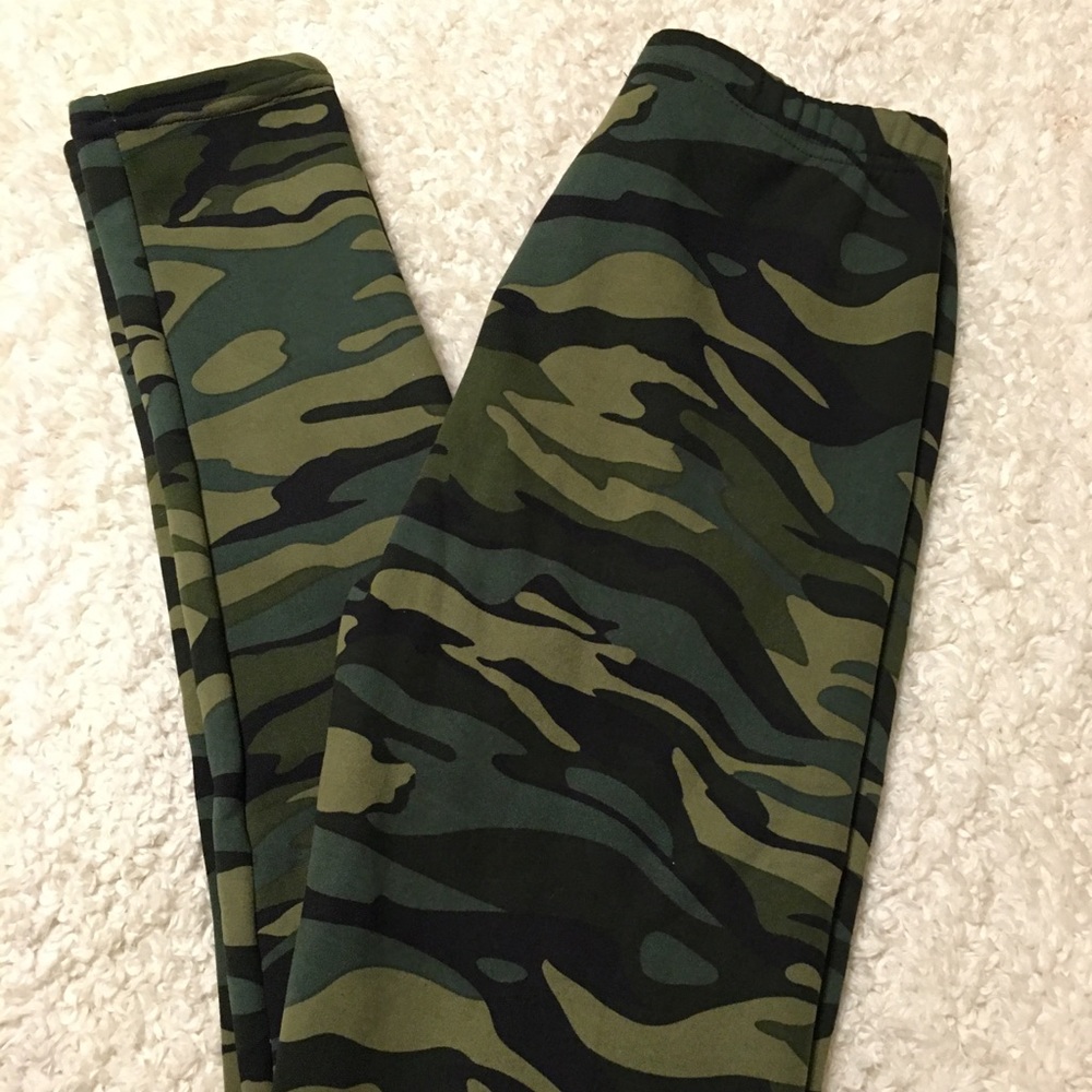 Girls fleece lined camouflage pants